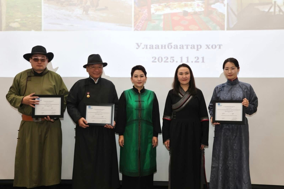 Монгол Улсаас анх удаа анагаах ухааны эртний номыг ЮНЕСКО-ийн Дэлхийн дурсамж хөтөлбөрийн олон улсын жагсаалтад бүртгүүлж, батламж гардан авлаа