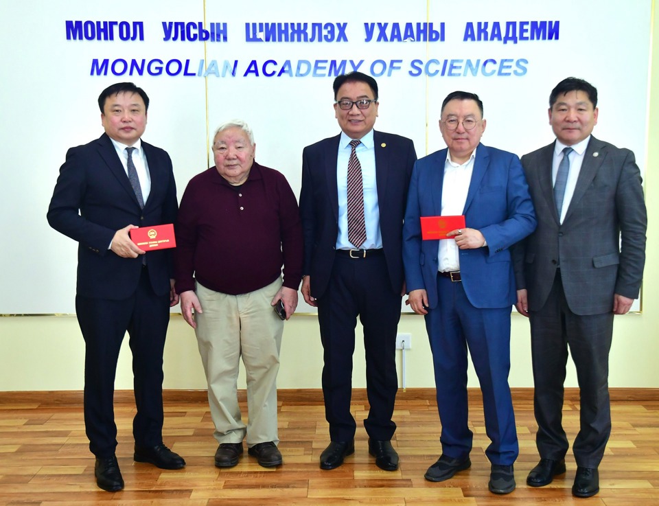 ШИНЖЛЭХ УХААНЫ ДОКТОРЫН ЗЭРЭГ ХАМГААЛАВ.